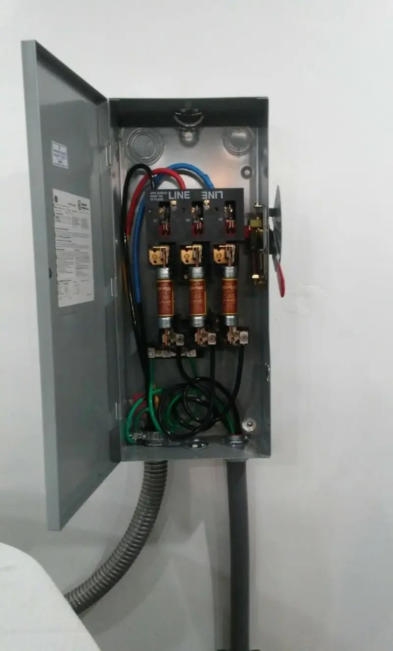 Three-phase disconnect switch installed for Smoke Detector Installation in Gardena